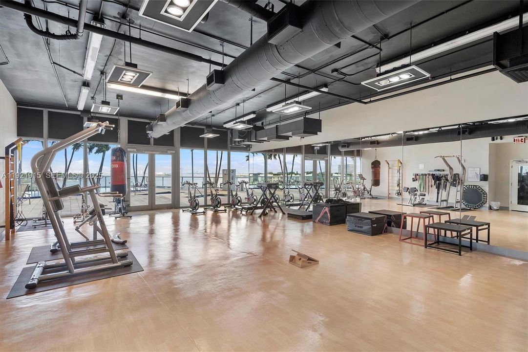 На продажу: $699,000 (2 спален, 2 ванн, 1174 Квадратных фут)