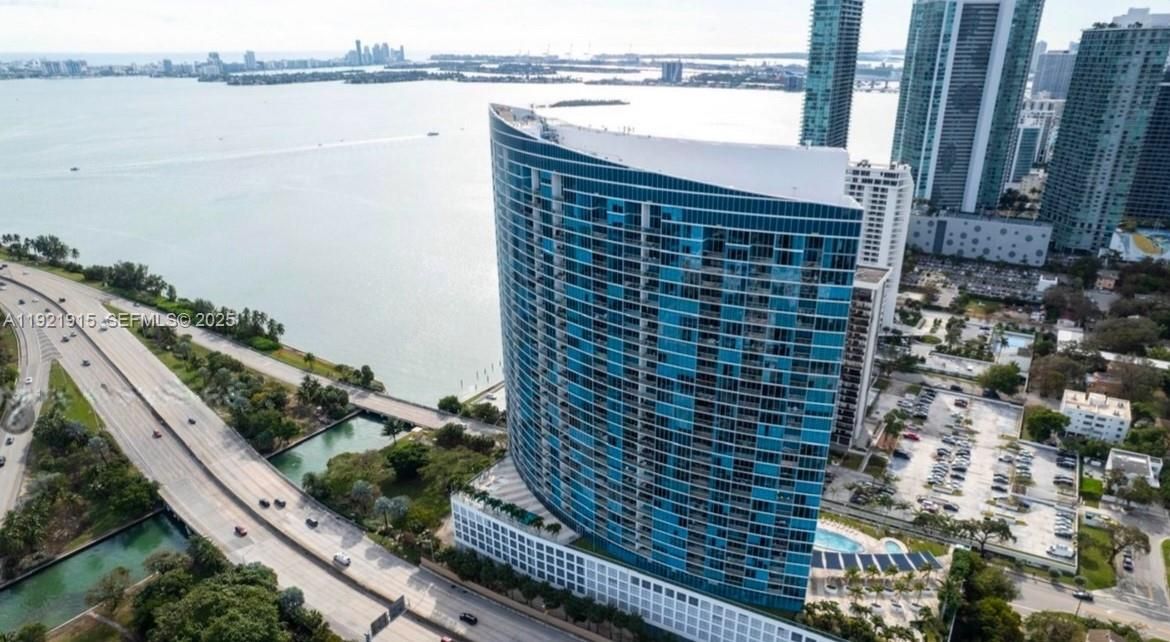 На продажу: $699,000 (2 спален, 2 ванн, 1174 Квадратных фут)