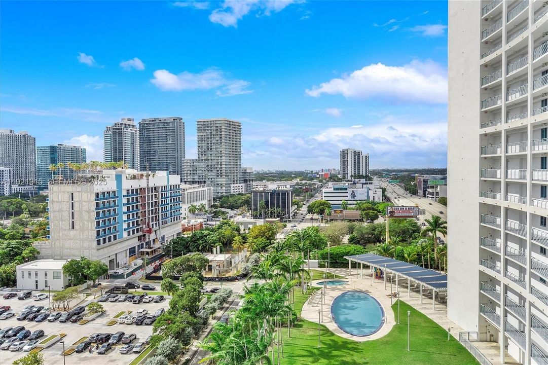 На продажу: $699,000 (2 спален, 2 ванн, 1174 Квадратных фут)