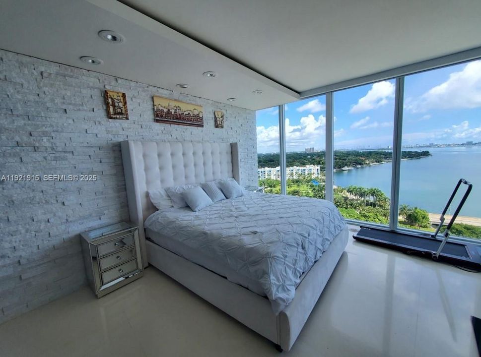 На продажу: $699,000 (2 спален, 2 ванн, 1174 Квадратных фут)