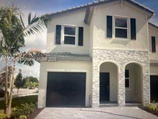 En Renta: $2,950 (3 camas, 2 baños, 1827 Pies cuadrados)