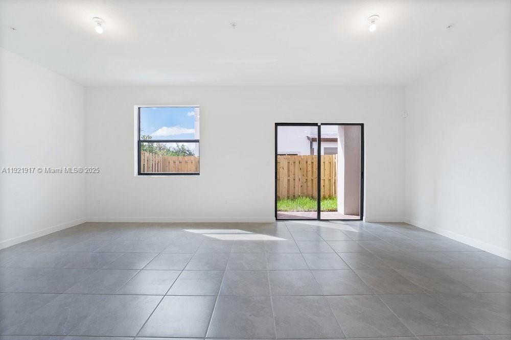 For Rent: $3,800 (3 beds, 2 baths, 1684 Square Feet)