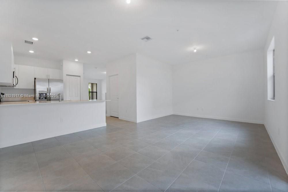 For Rent: $3,800 (3 beds, 2 baths, 1684 Square Feet)