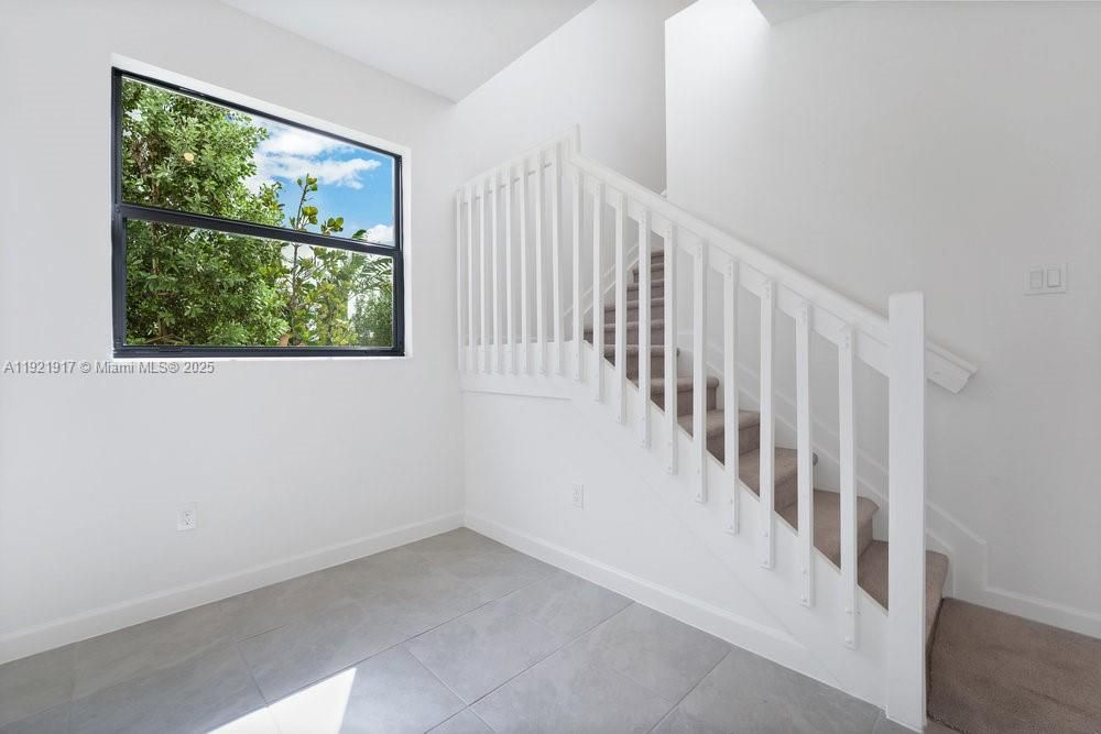 For Rent: $3,800 (3 beds, 2 baths, 1684 Square Feet)