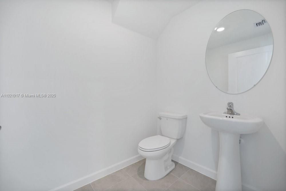 For Rent: $3,800 (3 beds, 2 baths, 1684 Square Feet)