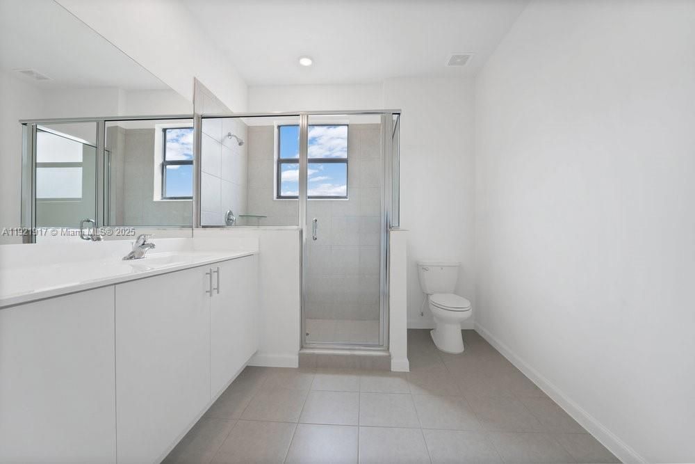 For Rent: $3,800 (3 beds, 2 baths, 1684 Square Feet)