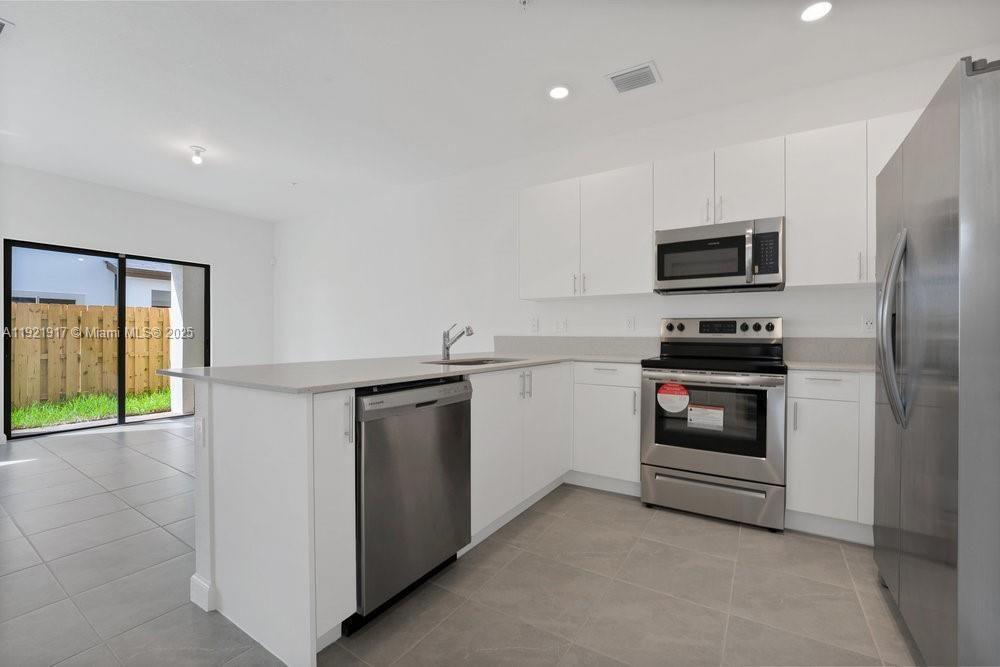 For Rent: $3,800 (3 beds, 2 baths, 1684 Square Feet)