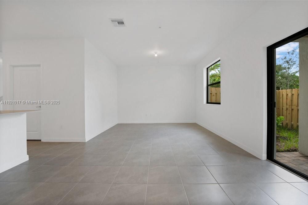 For Rent: $3,800 (3 beds, 2 baths, 1684 Square Feet)