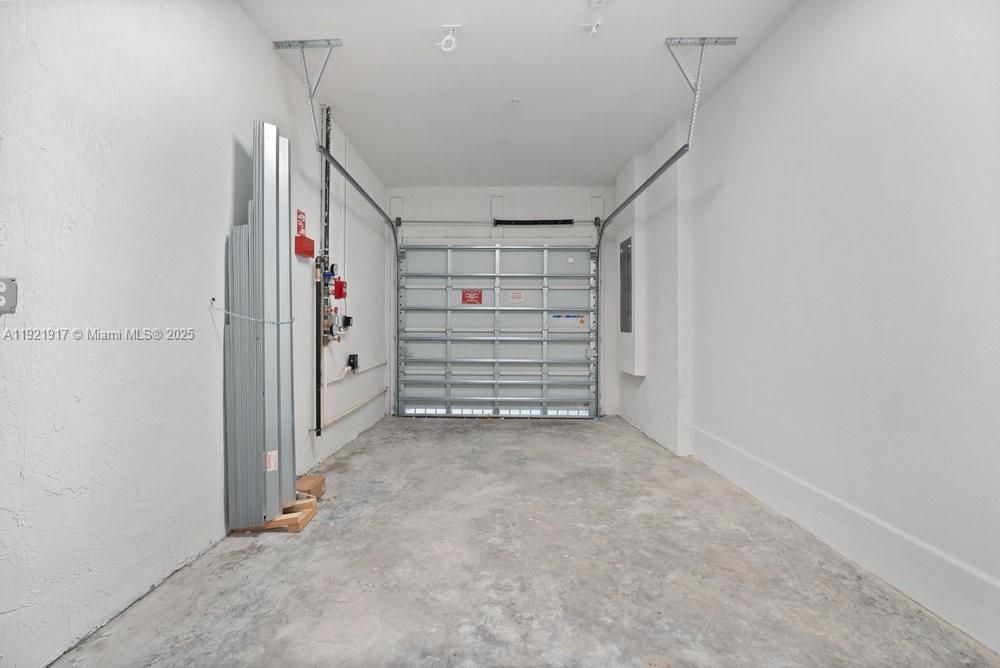 For Rent: $3,800 (3 beds, 2 baths, 1684 Square Feet)