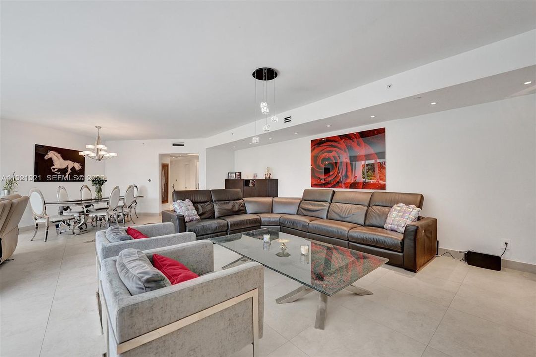 En Venta: $2,150,000 (3 camas, 3 baños, 3173 Pies cuadrados)