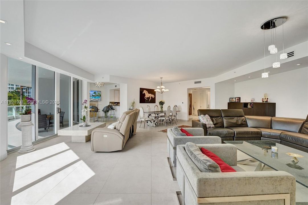 En Venta: $2,150,000 (3 camas, 3 baños, 3173 Pies cuadrados)