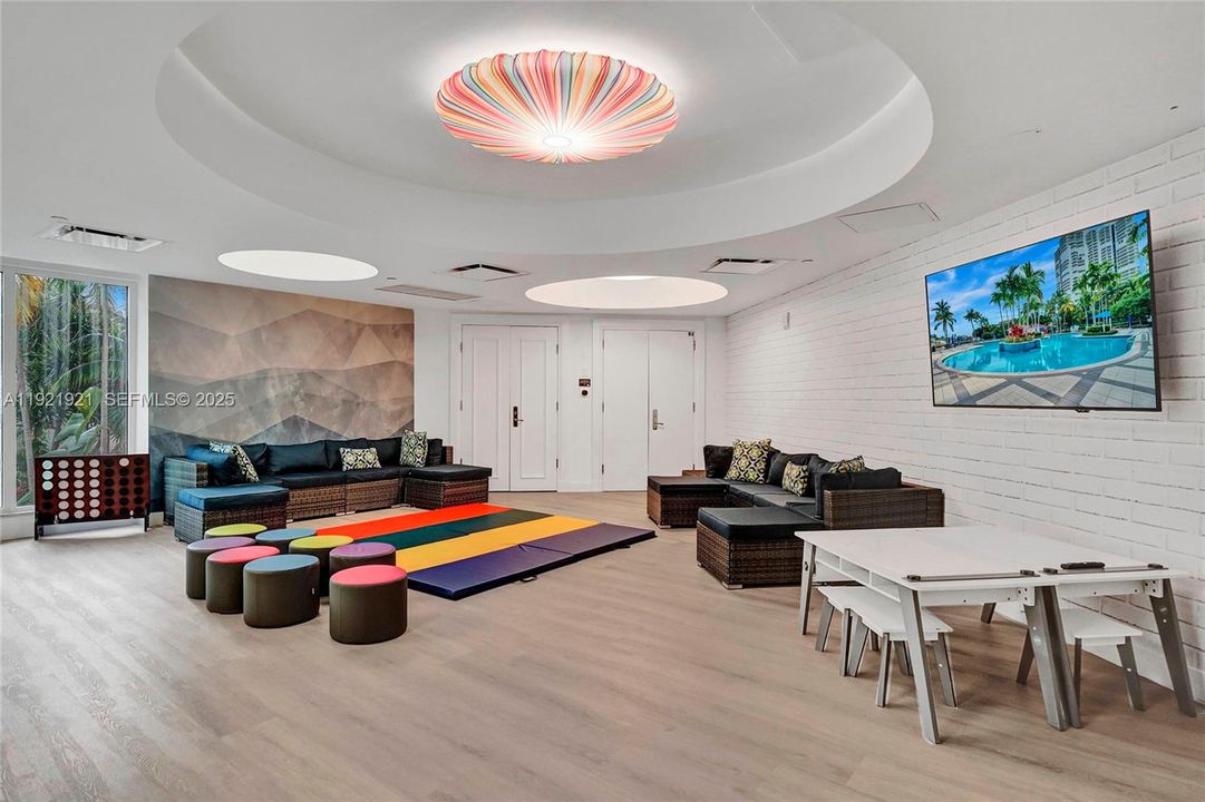 En Venta: $2,150,000 (3 camas, 3 baños, 3173 Pies cuadrados)