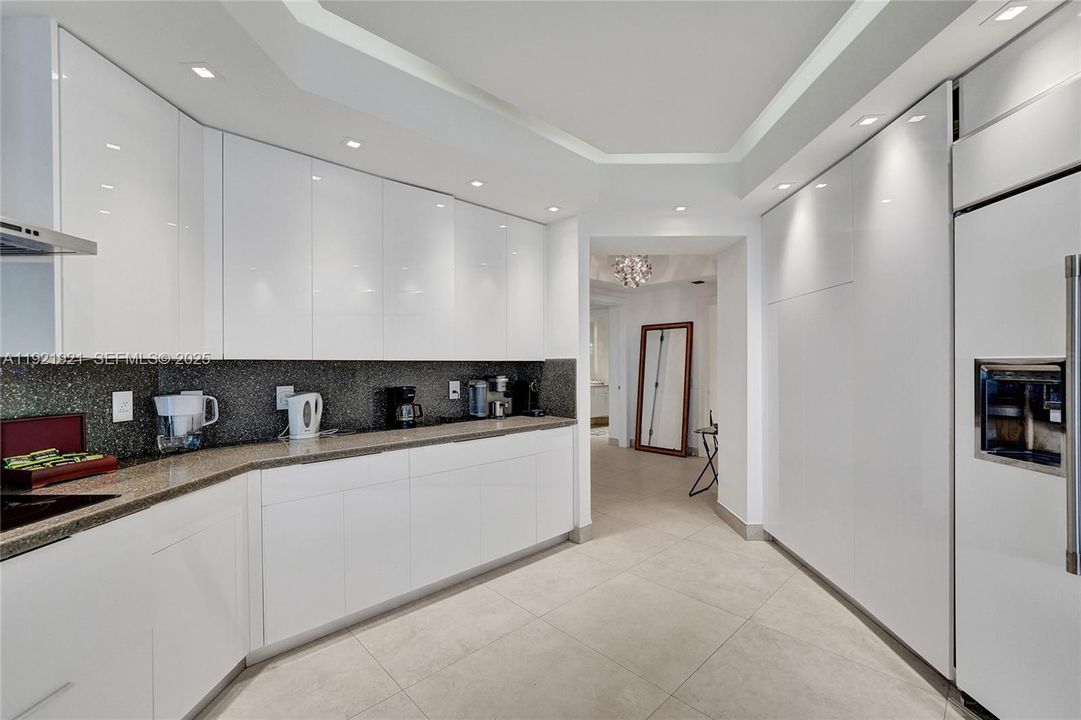 En Venta: $2,150,000 (3 camas, 3 baños, 3173 Pies cuadrados)