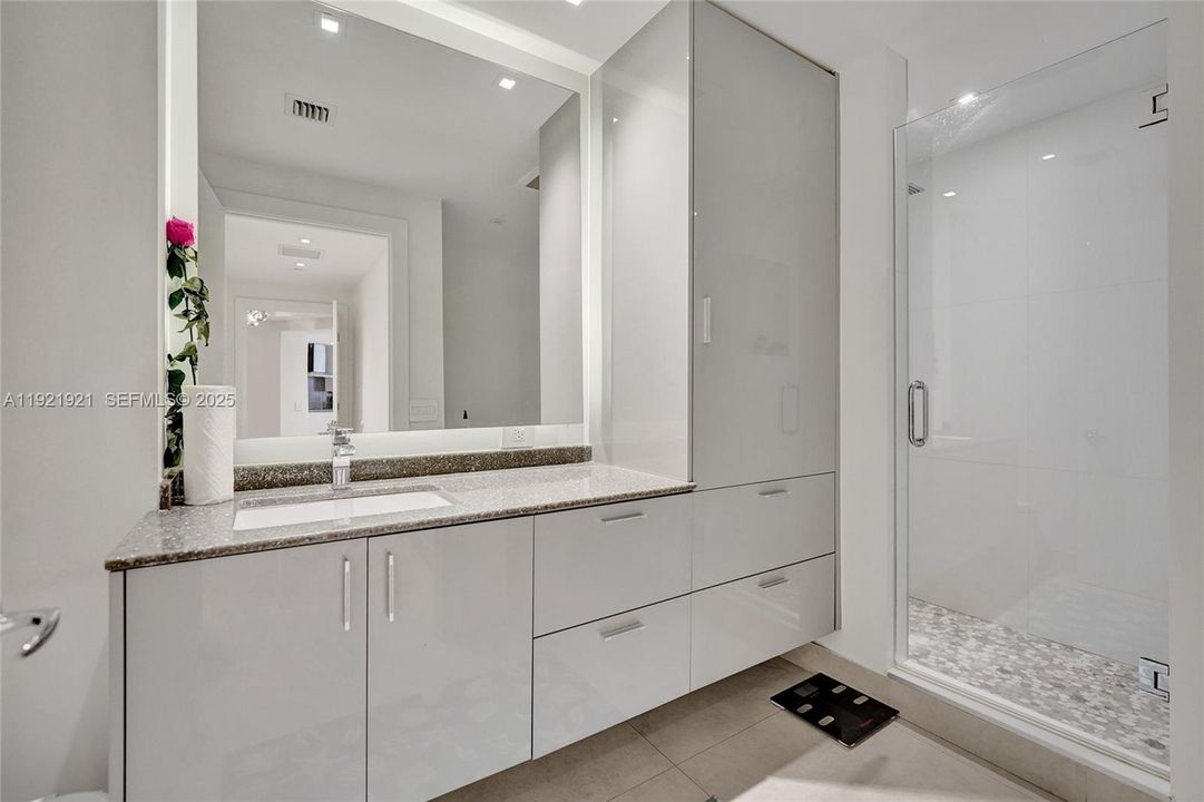 En Venta: $2,150,000 (3 camas, 3 baños, 3173 Pies cuadrados)