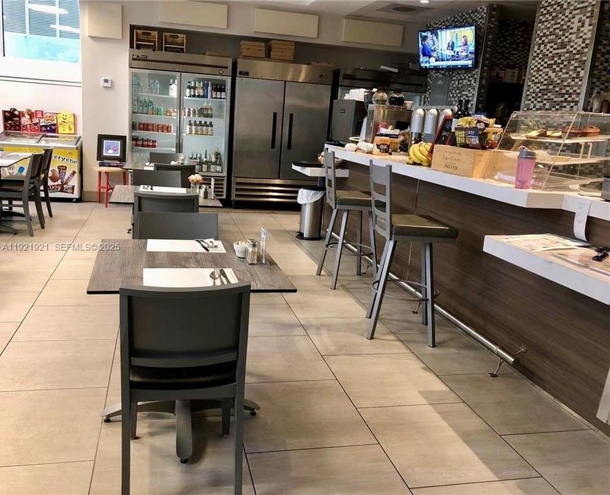 En Venta: $2,150,000 (3 camas, 3 baños, 3173 Pies cuadrados)