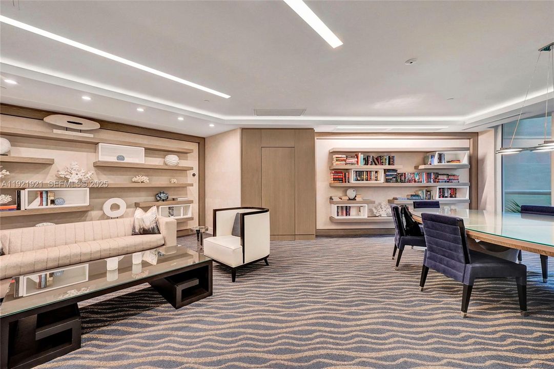 En Venta: $2,150,000 (3 camas, 3 baños, 3173 Pies cuadrados)