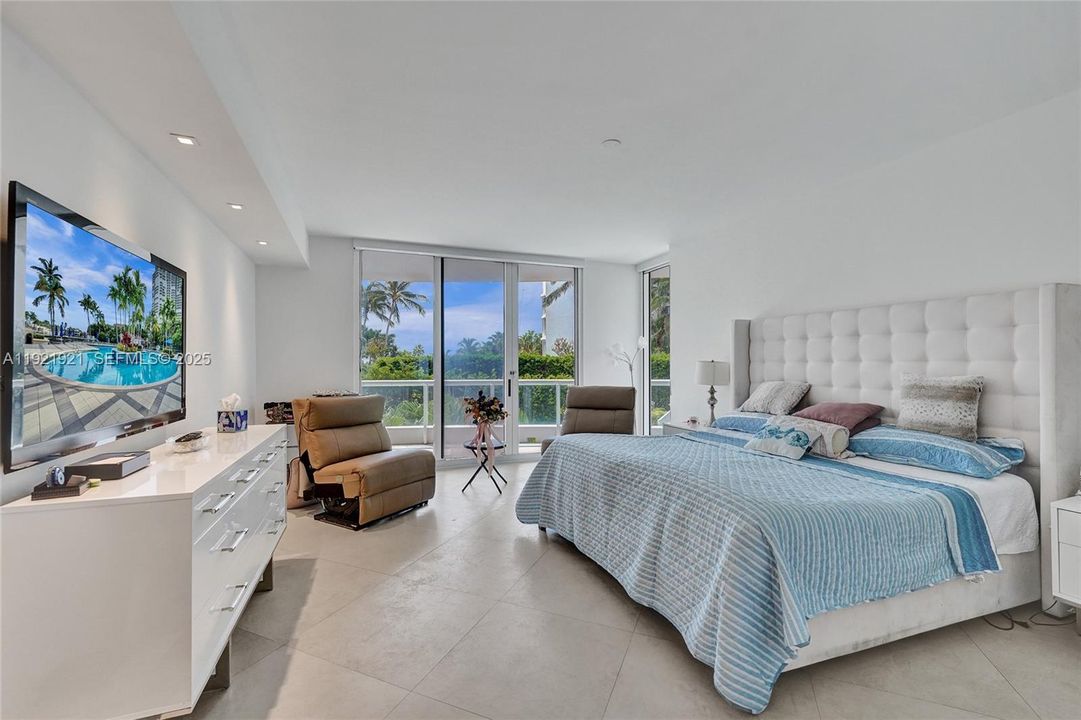 En Venta: $2,150,000 (3 camas, 3 baños, 3173 Pies cuadrados)