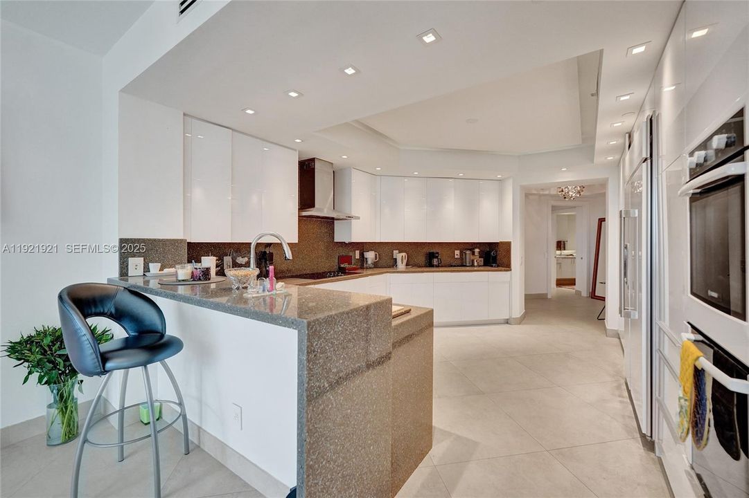 En Venta: $2,150,000 (3 camas, 3 baños, 3173 Pies cuadrados)