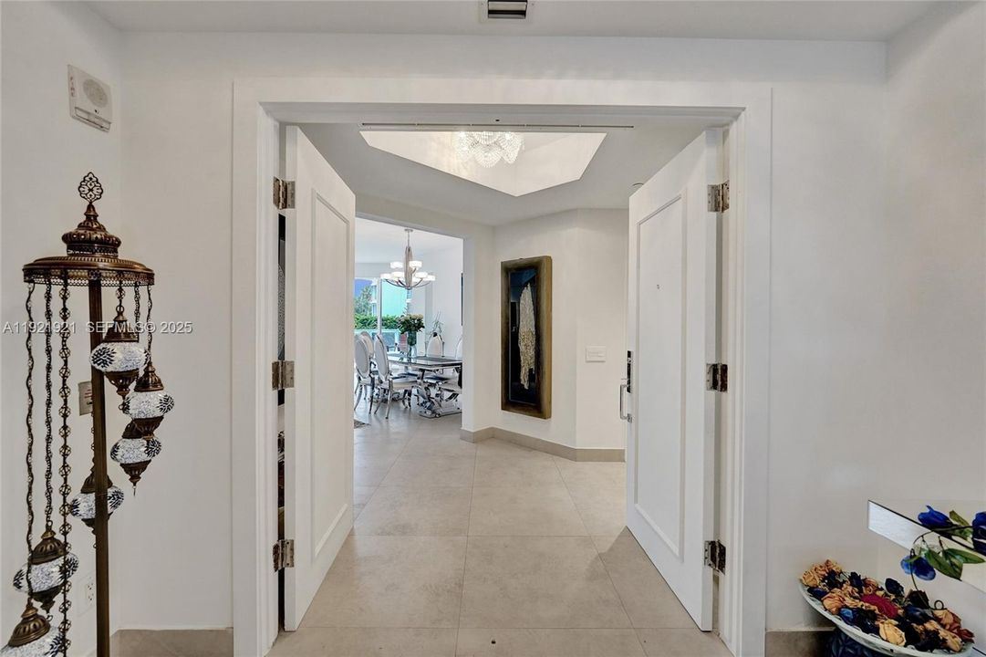 En Venta: $2,150,000 (3 camas, 3 baños, 3173 Pies cuadrados)