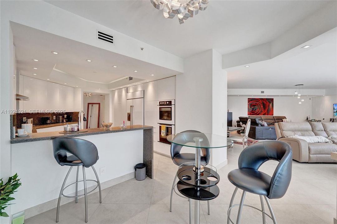 En Venta: $2,150,000 (3 camas, 3 baños, 3173 Pies cuadrados)