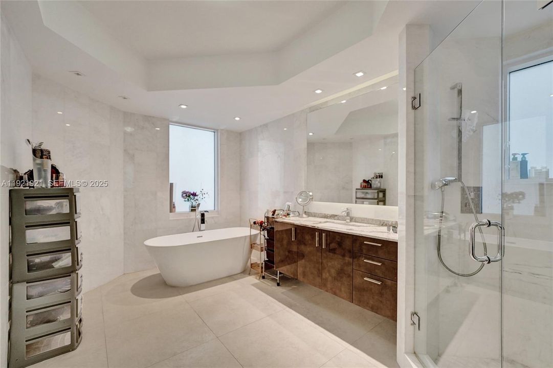 En Venta: $2,150,000 (3 camas, 3 baños, 3173 Pies cuadrados)