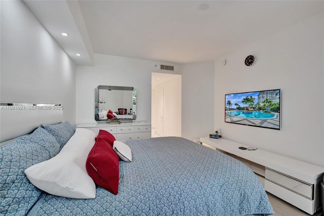 En Venta: $2,150,000 (3 camas, 3 baños, 3173 Pies cuadrados)