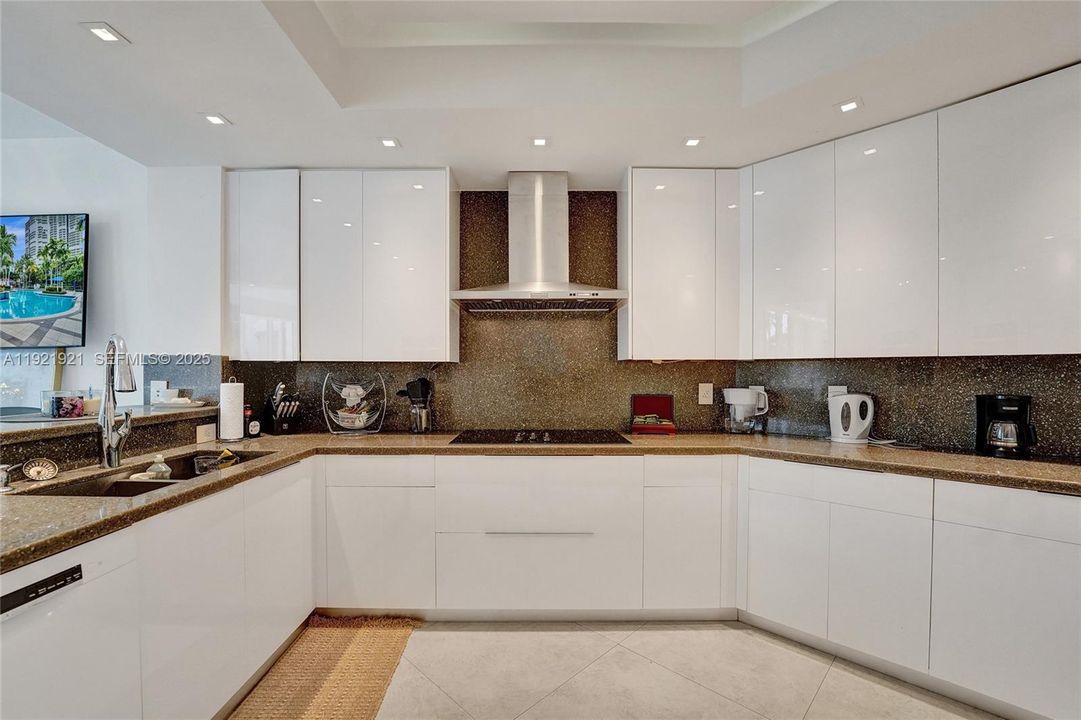 En Venta: $2,150,000 (3 camas, 3 baños, 3173 Pies cuadrados)