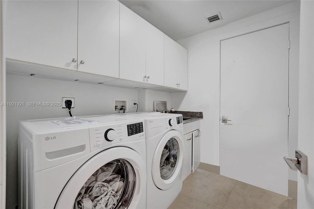 En Venta: $2,150,000 (3 camas, 3 baños, 3173 Pies cuadrados)