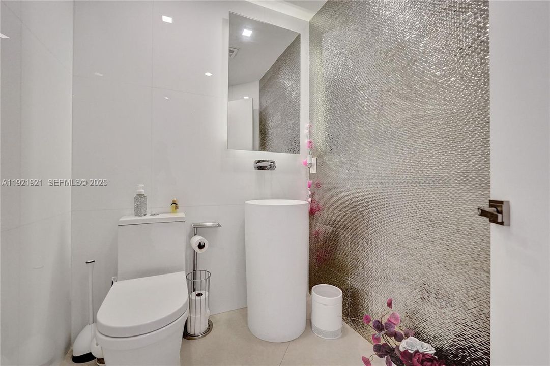 En Venta: $2,150,000 (3 camas, 3 baños, 3173 Pies cuadrados)