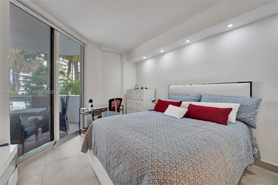 En Venta: $2,150,000 (3 camas, 3 baños, 3173 Pies cuadrados)