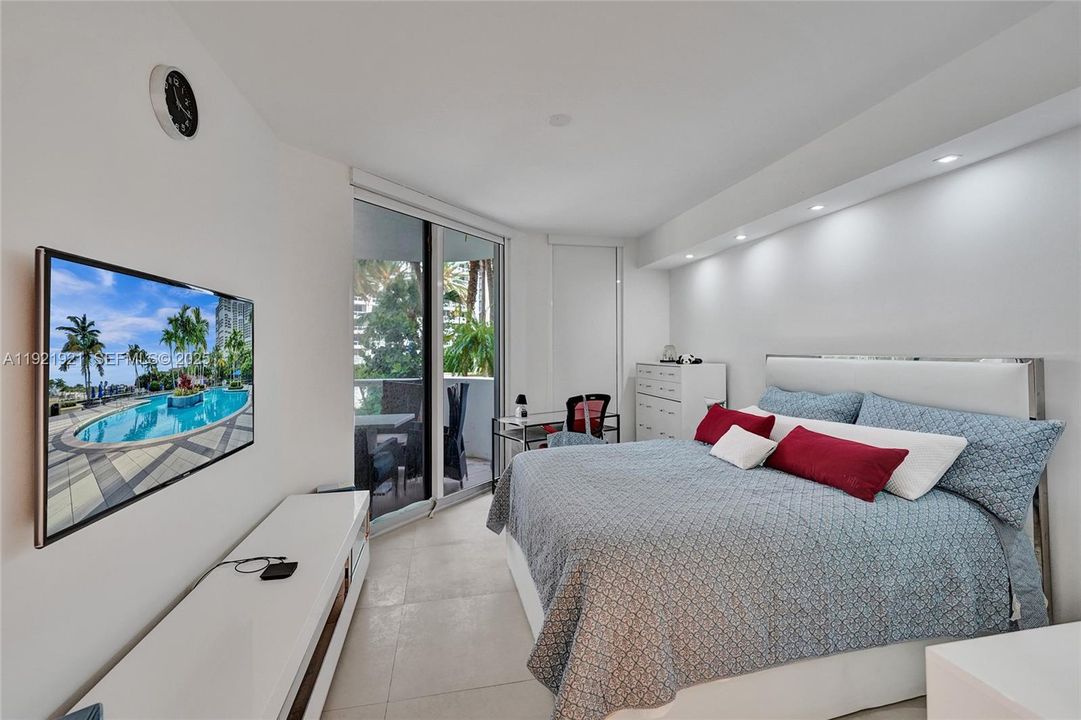 En Venta: $2,150,000 (3 camas, 3 baños, 3173 Pies cuadrados)