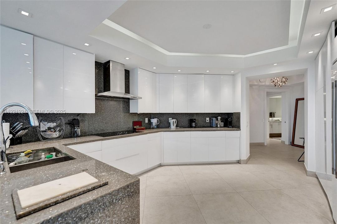 En Venta: $2,150,000 (3 camas, 3 baños, 3173 Pies cuadrados)