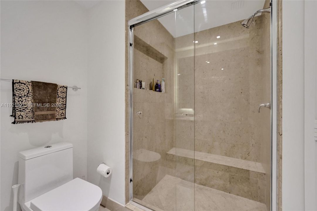 En Venta: $2,150,000 (3 camas, 3 baños, 3173 Pies cuadrados)