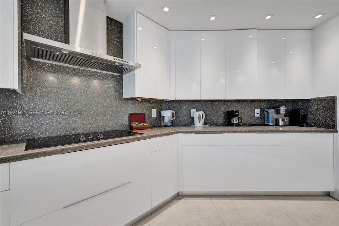 En Venta: $2,150,000 (3 camas, 3 baños, 3173 Pies cuadrados)