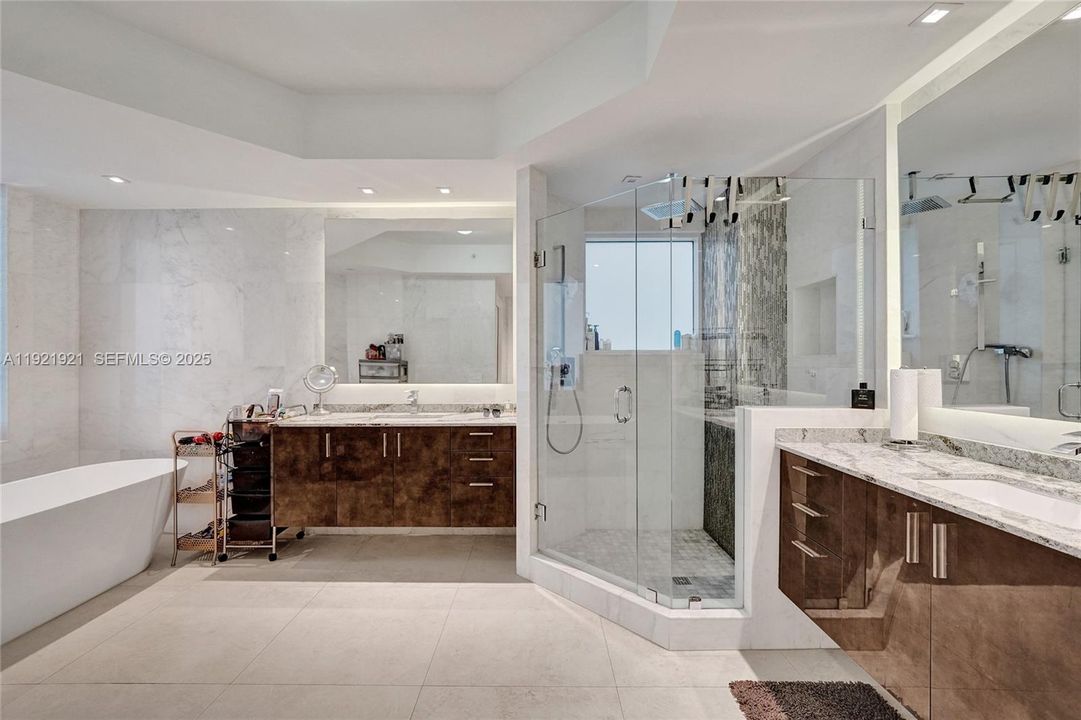 En Venta: $2,150,000 (3 camas, 3 baños, 3173 Pies cuadrados)