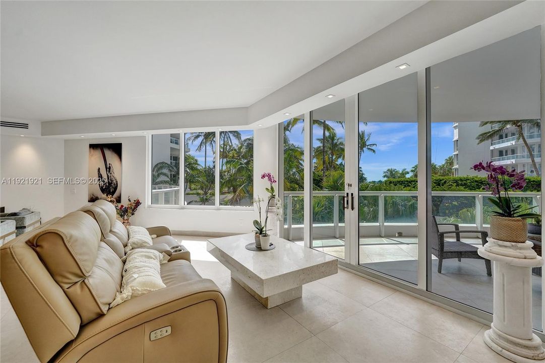 En Venta: $2,150,000 (3 camas, 3 baños, 3173 Pies cuadrados)