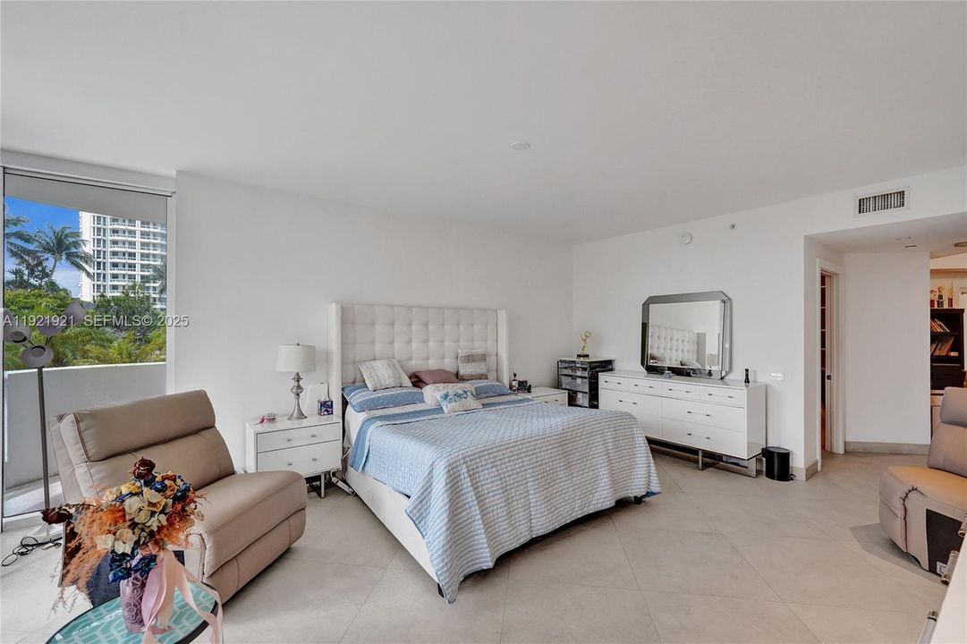 En Venta: $2,150,000 (3 camas, 3 baños, 3173 Pies cuadrados)