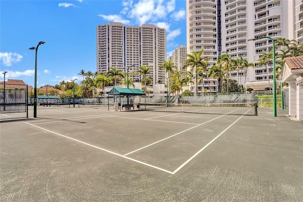 En Venta: $2,150,000 (3 camas, 3 baños, 3173 Pies cuadrados)