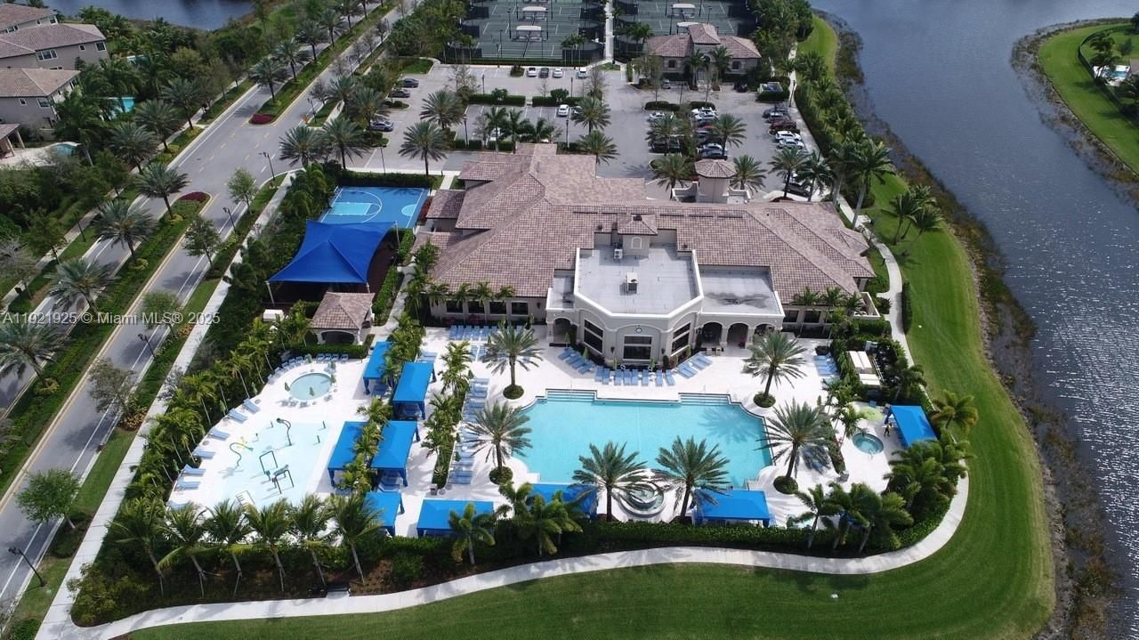 На продажу: $1,650,000 (3 спален, 3 ванн, 3249 Квадратных фут)