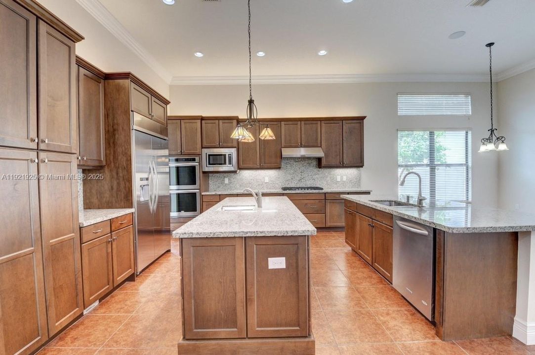 На продажу: $1,650,000 (3 спален, 3 ванн, 3249 Квадратных фут)