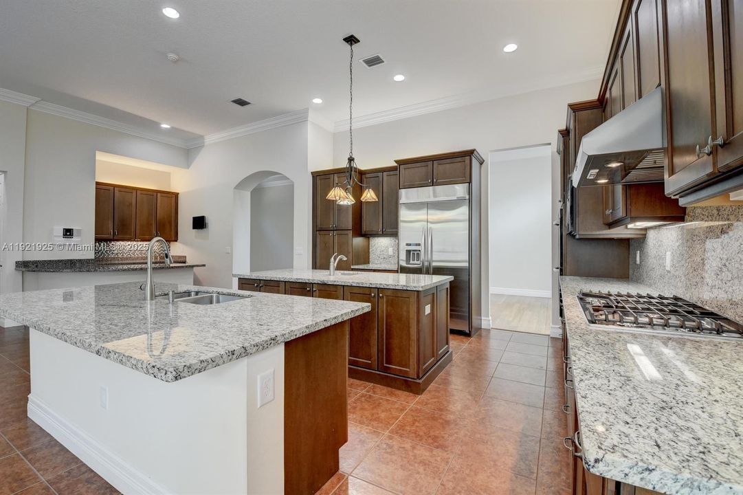 На продажу: $1,650,000 (3 спален, 3 ванн, 3249 Квадратных фут)