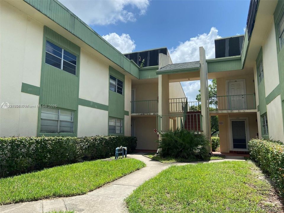 For Sale: $130,000 (1 beds, 1 baths, 680 Square Feet)