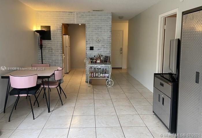 For Sale: $130,000 (1 beds, 1 baths, 680 Square Feet)