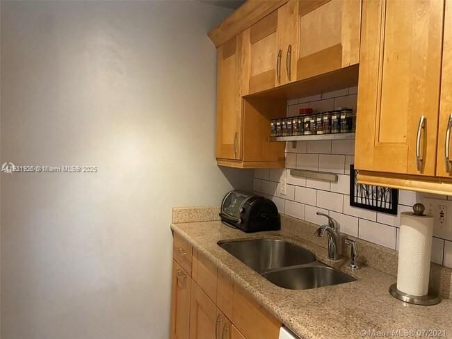 For Sale: $130,000 (1 beds, 1 baths, 680 Square Feet)