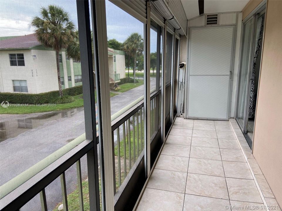 For Sale: $130,000 (1 beds, 1 baths, 680 Square Feet)