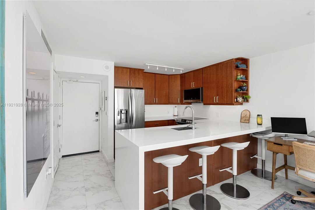 For Sale: $539,000 (1 beds, 1 baths, 648 Square Feet)