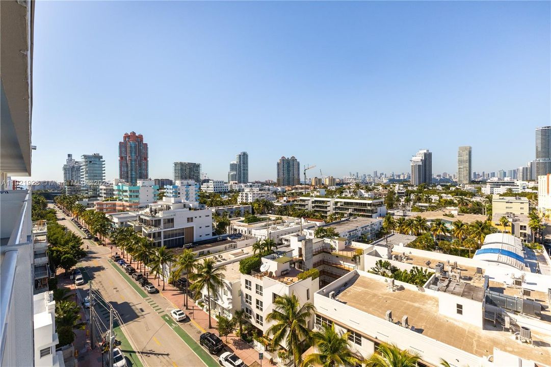 For Sale: $539,000 (1 beds, 1 baths, 648 Square Feet)