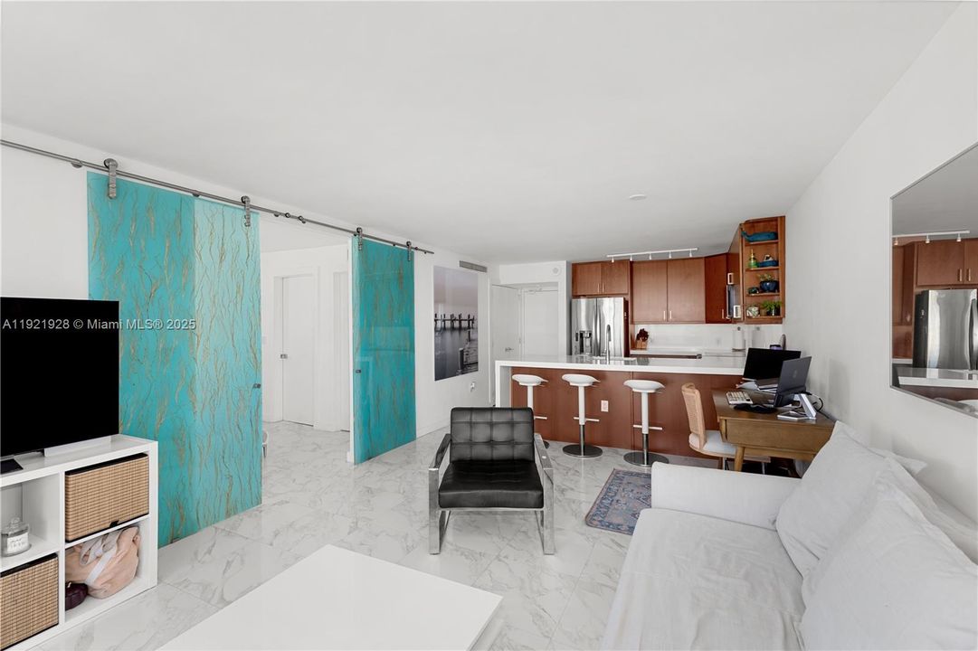 For Sale: $539,000 (1 beds, 1 baths, 648 Square Feet)