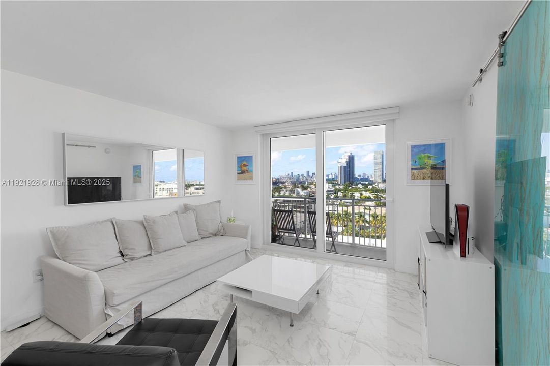 For Sale: $539,000 (1 beds, 1 baths, 648 Square Feet)