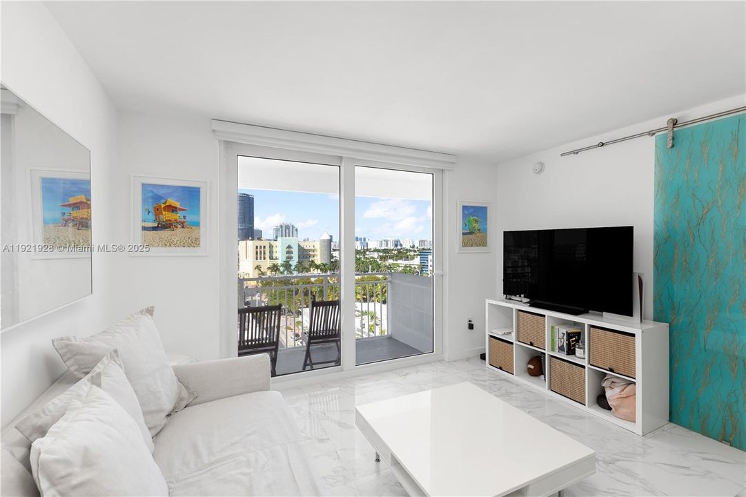 For Sale: $539,000 (1 beds, 1 baths, 648 Square Feet)